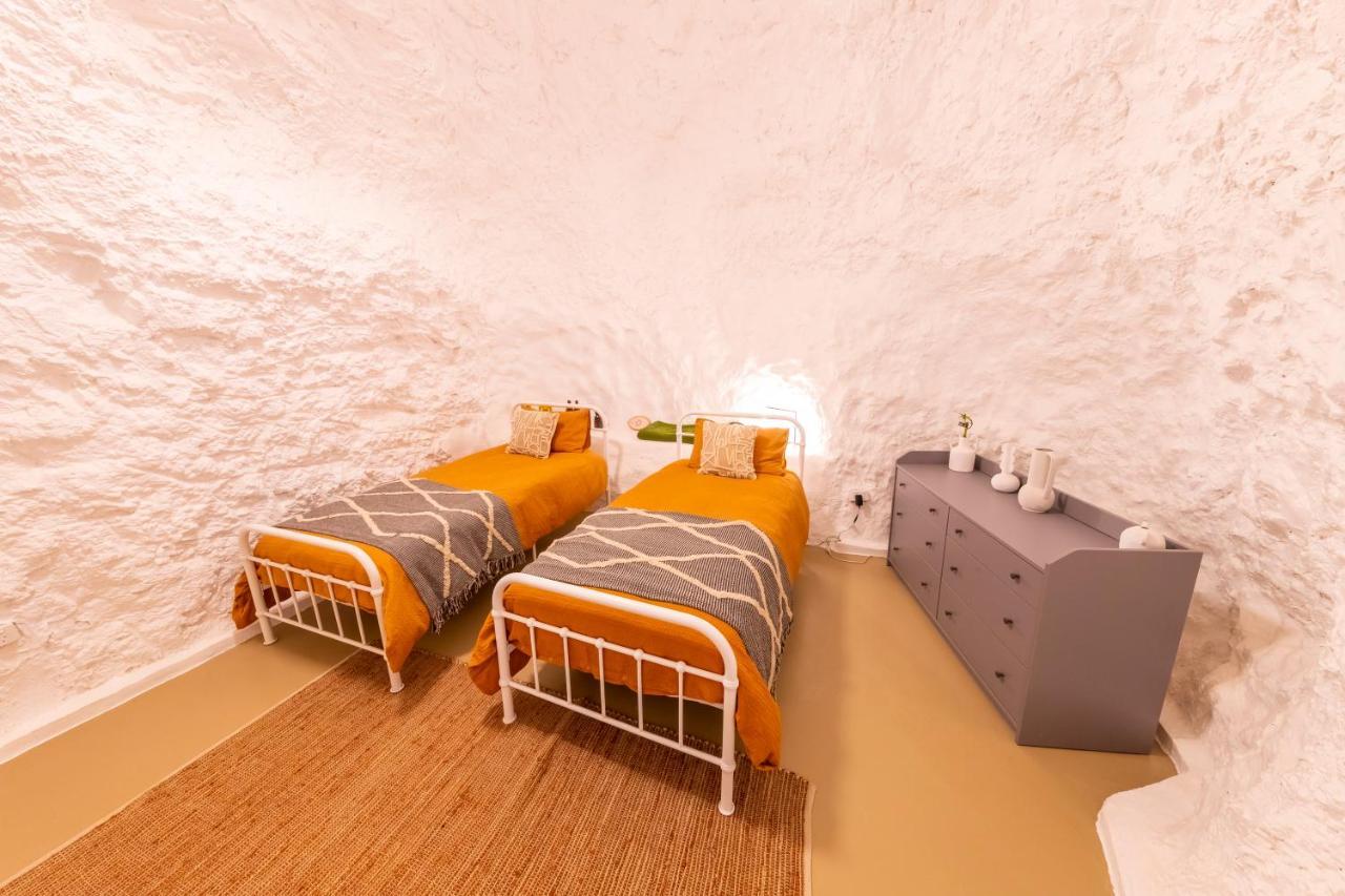 White Cliffs Accommodation -Daybreak Dugout - Unique Cave House Exteriör bild